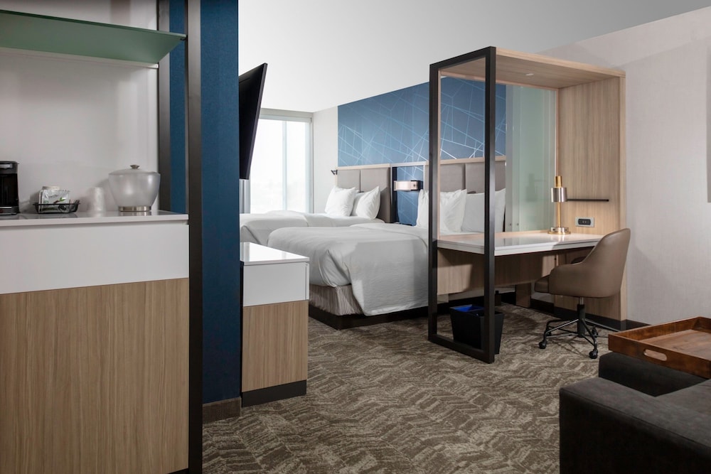 SpringHill Suites Kansas City Airport 32/33