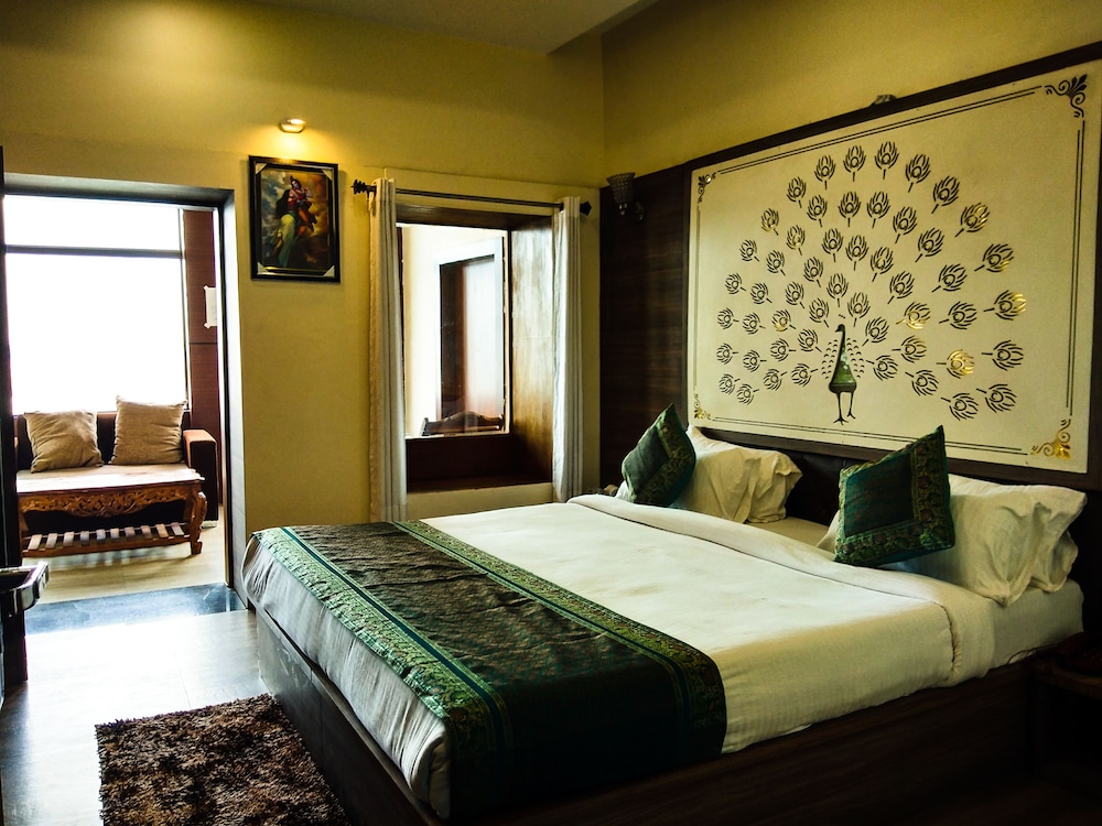 Dwivedi Hotels Sri Omkar Palace 10/37