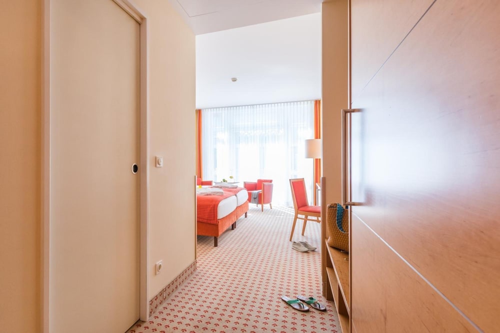 Park-Hotel Hübner 14/64