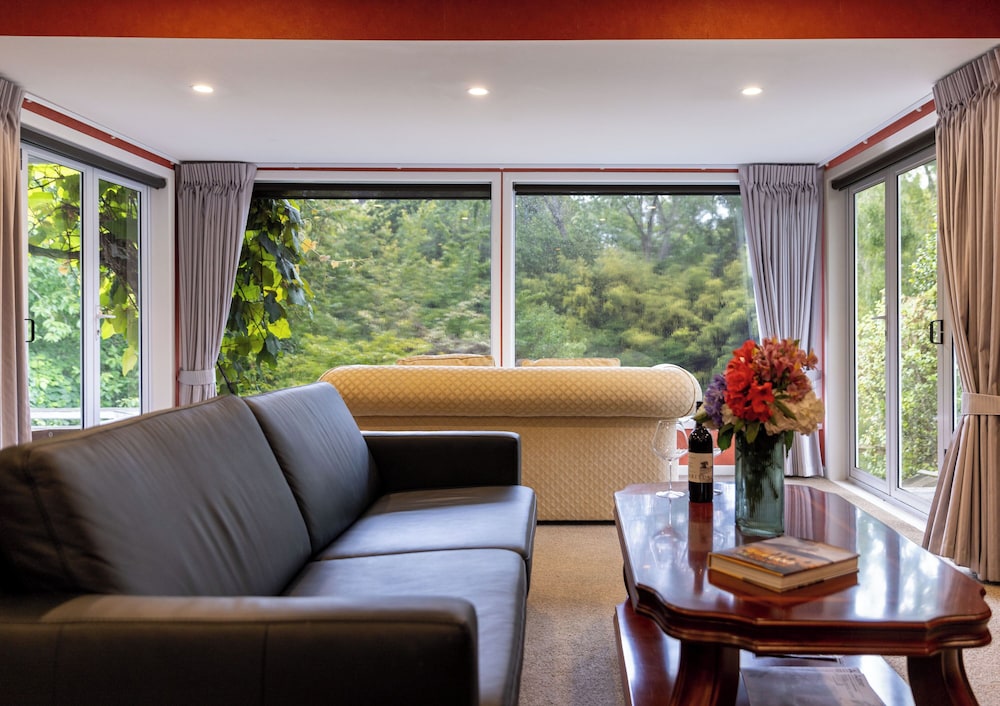 Hana Lodge 35/50