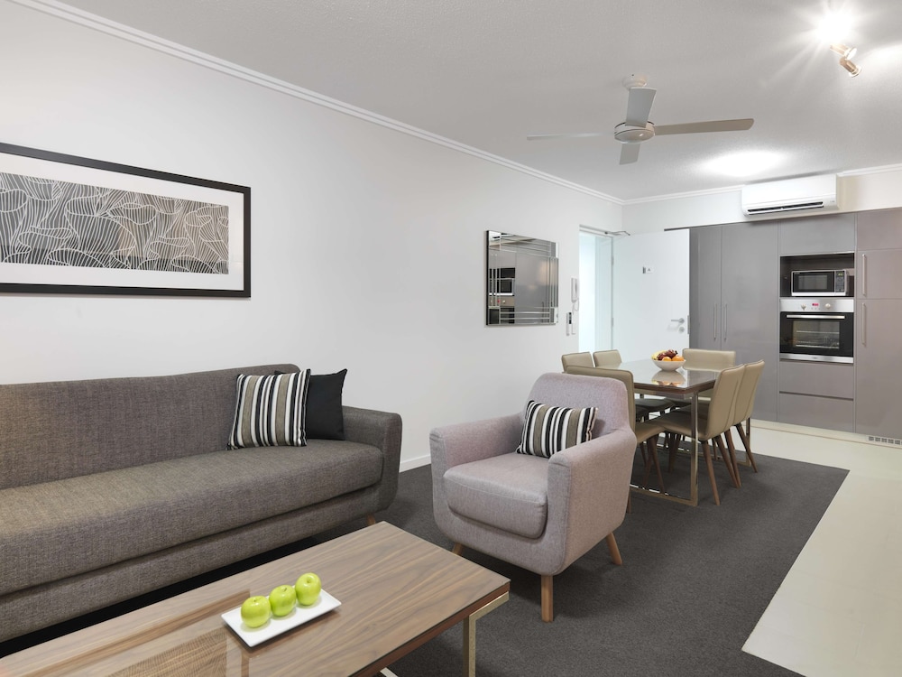 Oaks Mackay Carlyle Suites 32/55