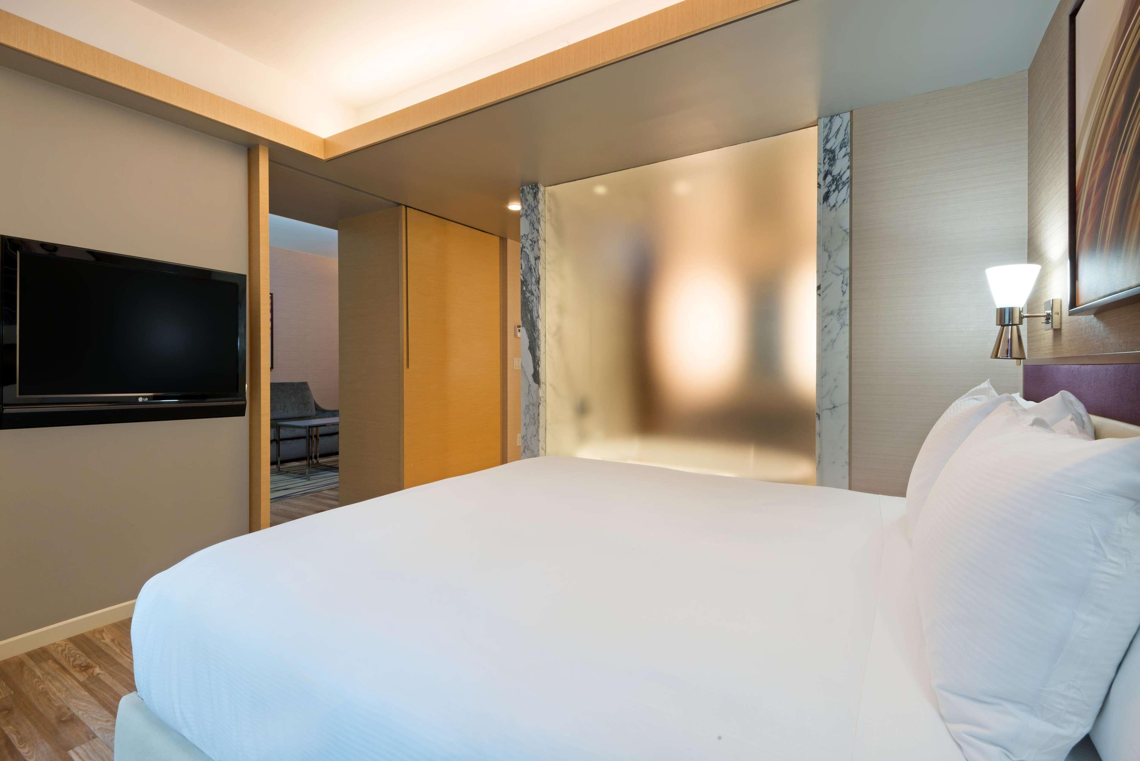 1 BEDROOM, PLUS, SUITE, KING BED, SOFA