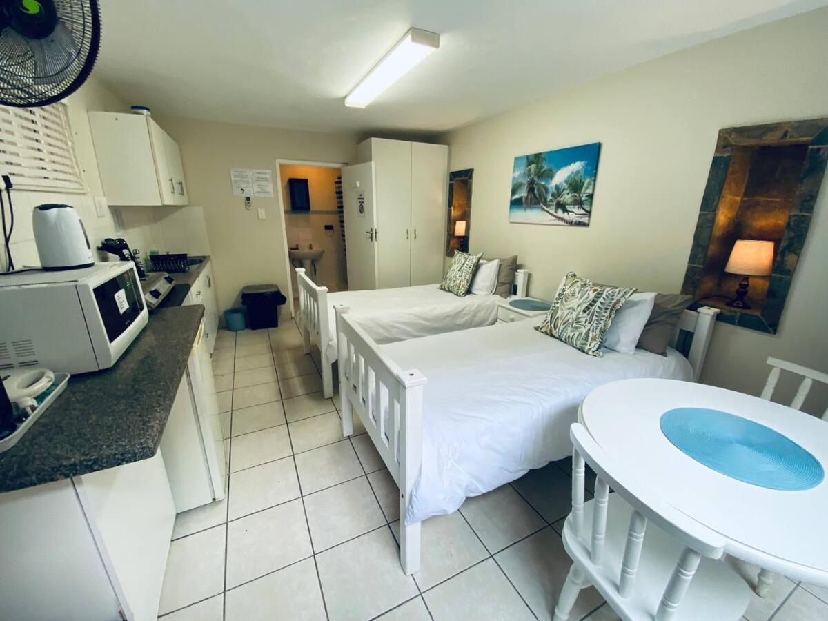 Ansteys Beach 50/50