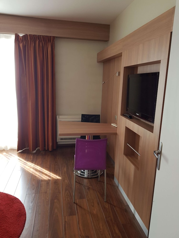Kyriad Tours Centre 24/44