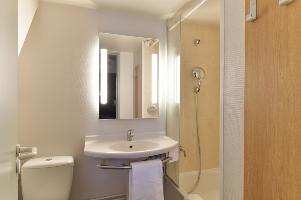 B&B Hotel Clermont Ferrand Le Brezet Aeroport 6/28