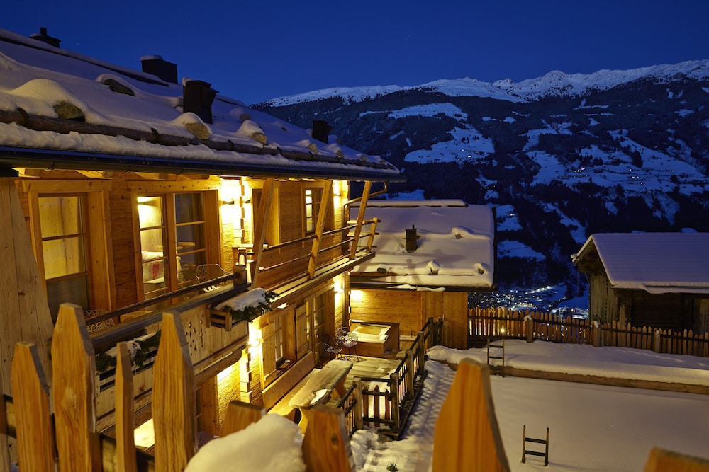 HOCHLEGER - DELUXE CHALETS 2/49
