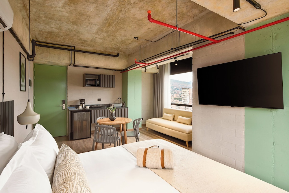 Urbit Social Lofts 14/35