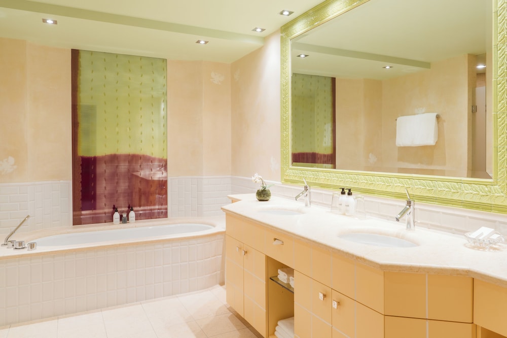 جناح غراند بسرير كينج بإطلالة على البحيرة مع أريكة، Carlton Hotel St Moritz 4/6
