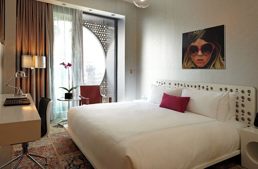 BRONZE, KING BED, BALCONY