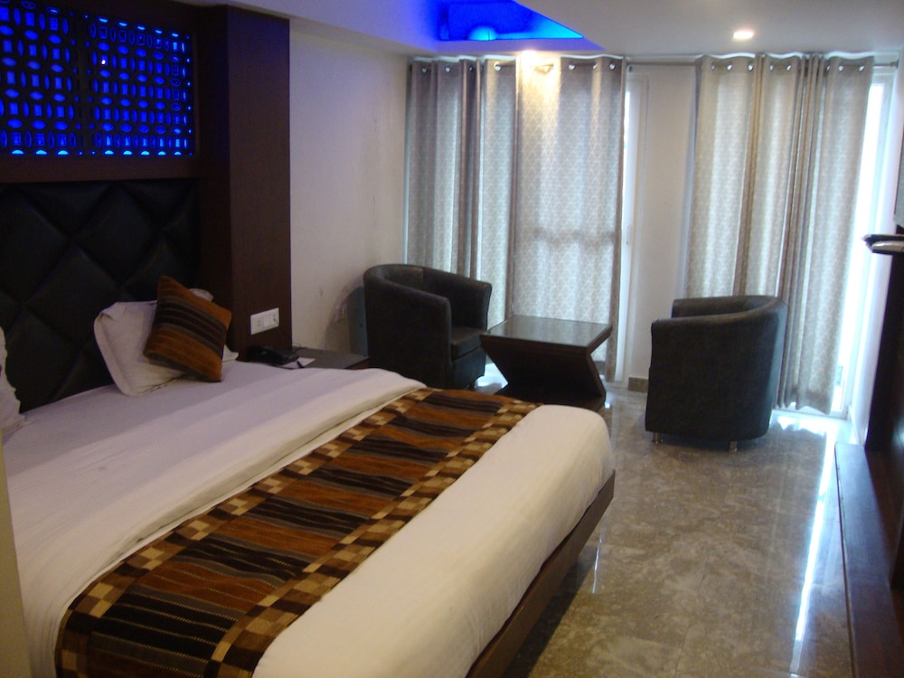 HOTEL HAMERS INTERNATIONAL 24/49