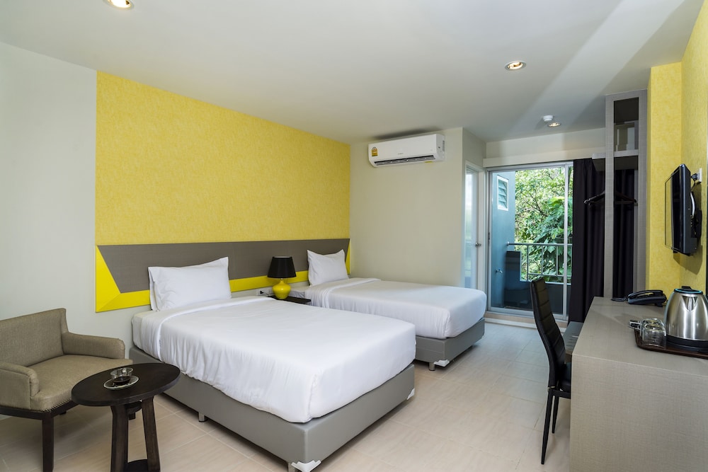 Zircon Hotel 10/53