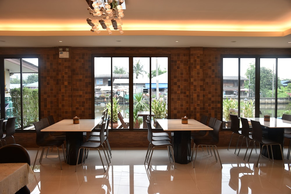 Golden Foyer Suvarnabhumi Airport Hotel 39/50