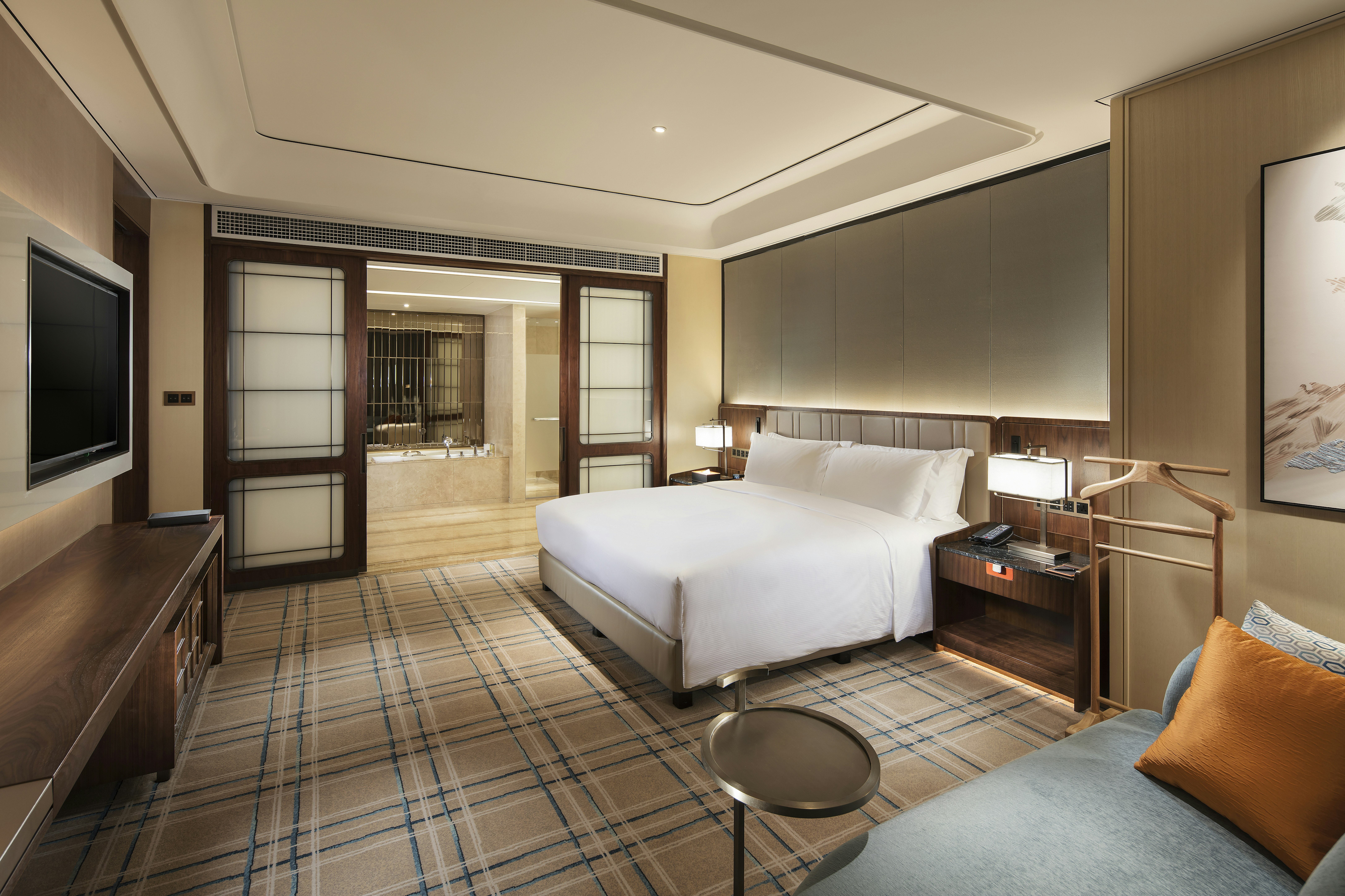 1 BEDROOM, SUITE, KING BED