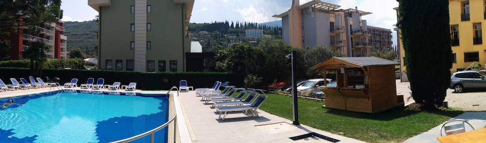 Albergo Gardesana 68/71