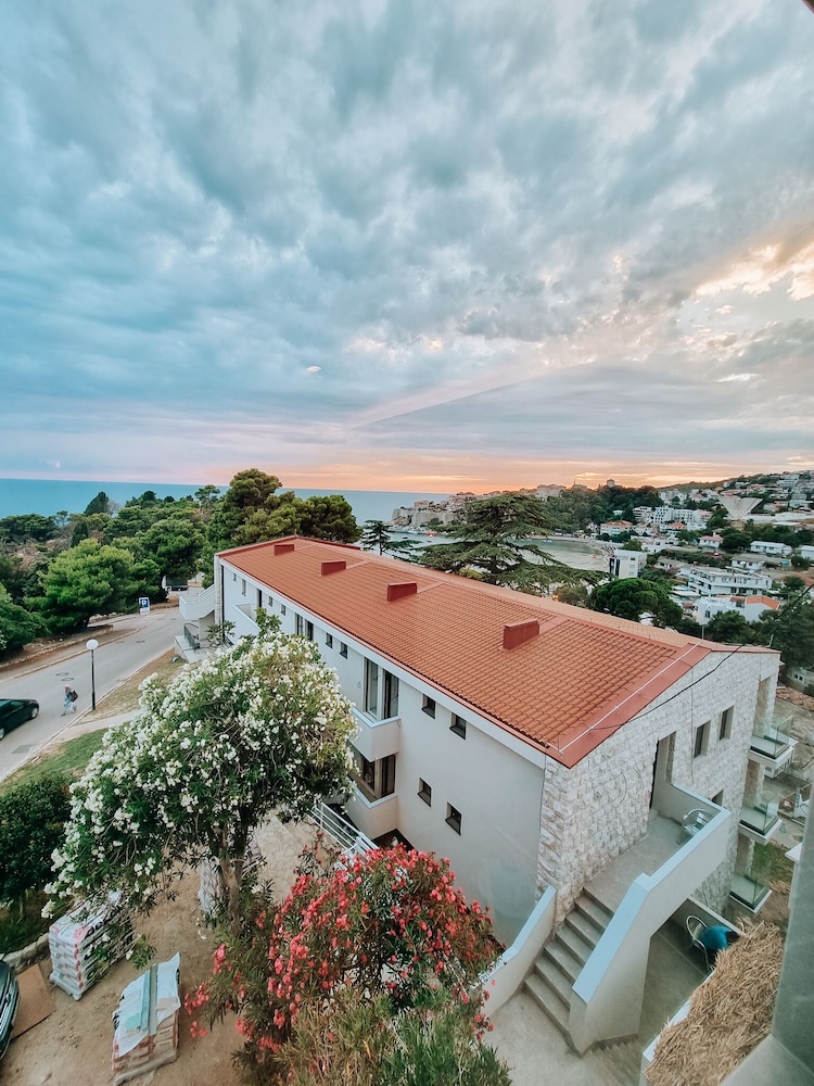 The New Mediteran Hotel Villa Edition in ULCINJ
