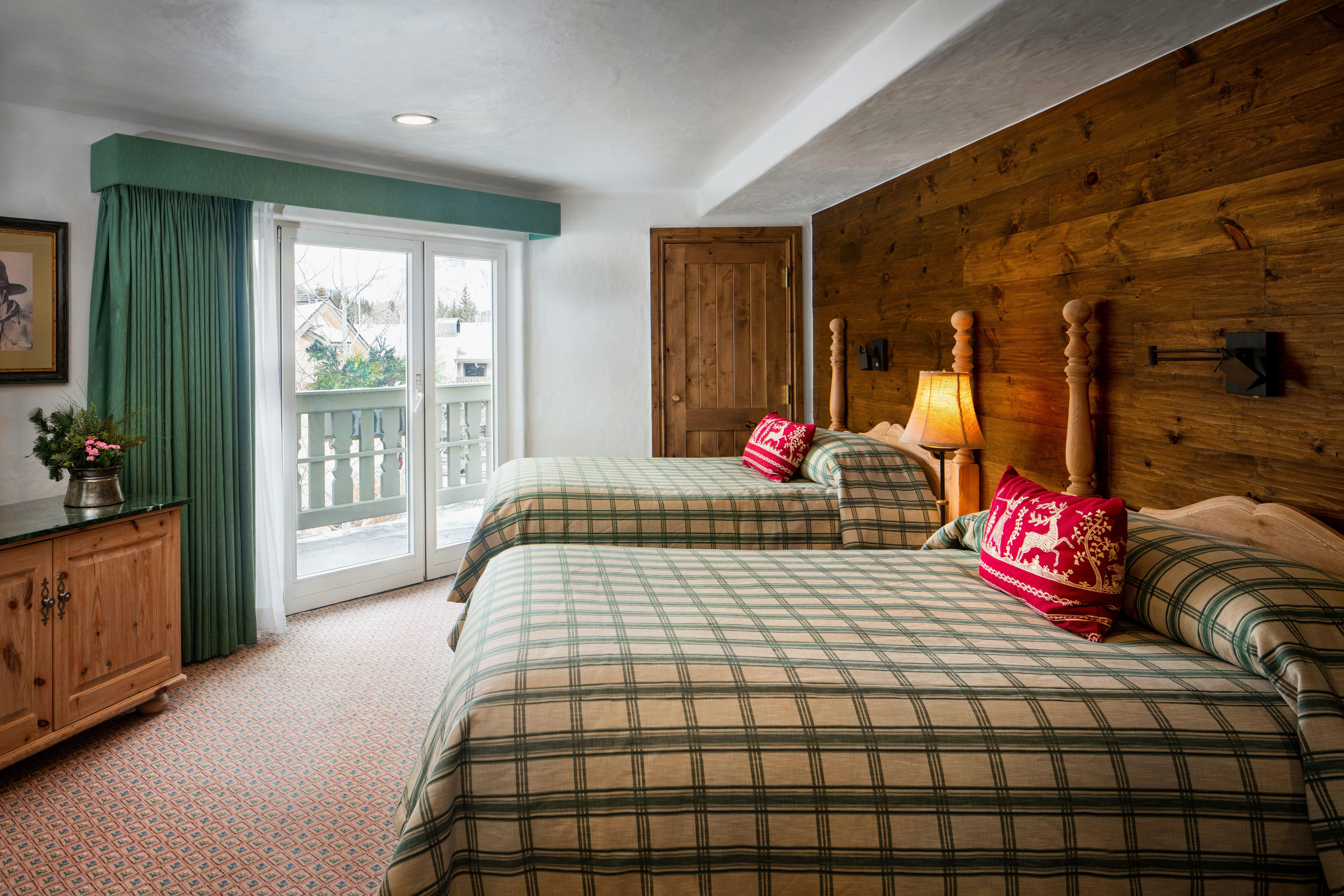 2 Bedrooms, Suite, 1 King and 2 Double Beds, Sonnenalp 2/2