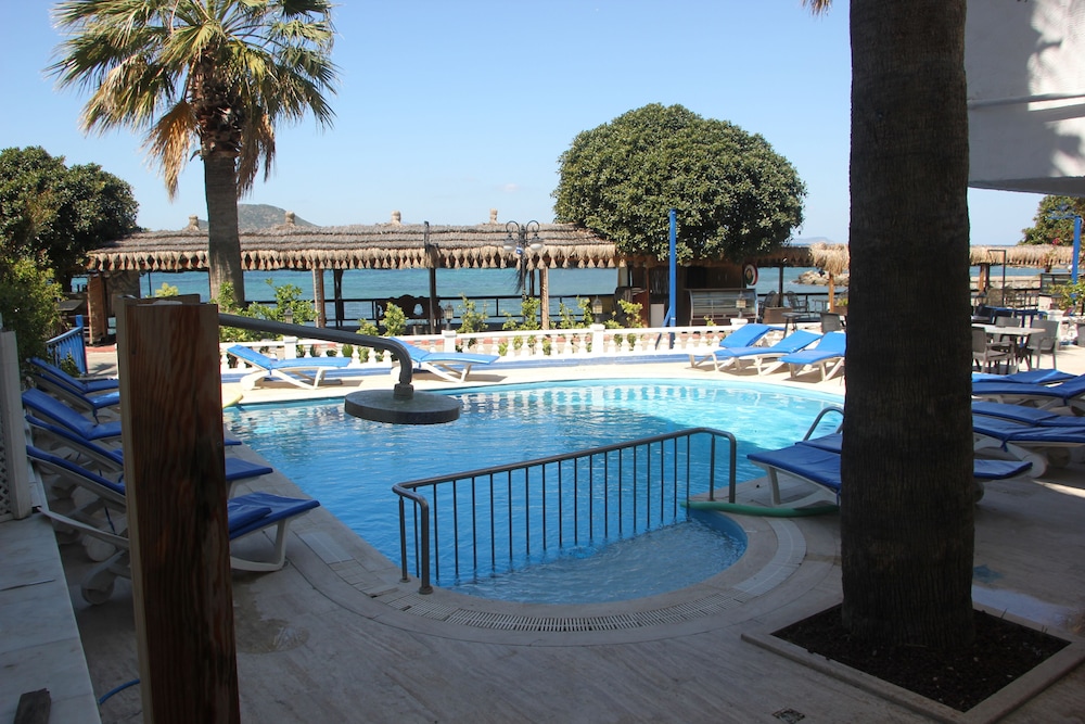 MAXSEA Beach Hotel 39/44