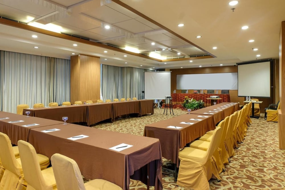 Almadera Hotel D H Quality Plaza Hotel Makassar 47/52