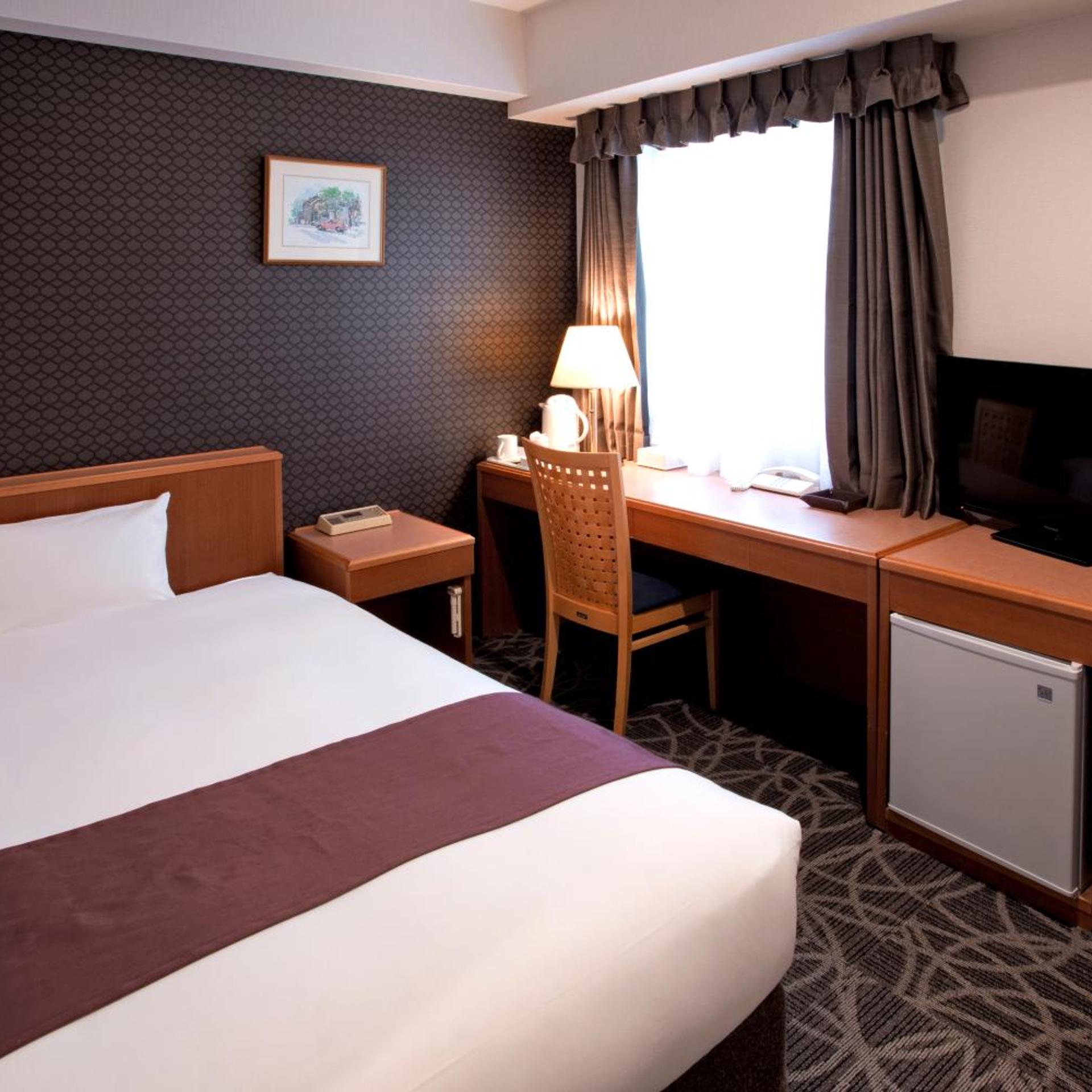 ROOM, SINGLE