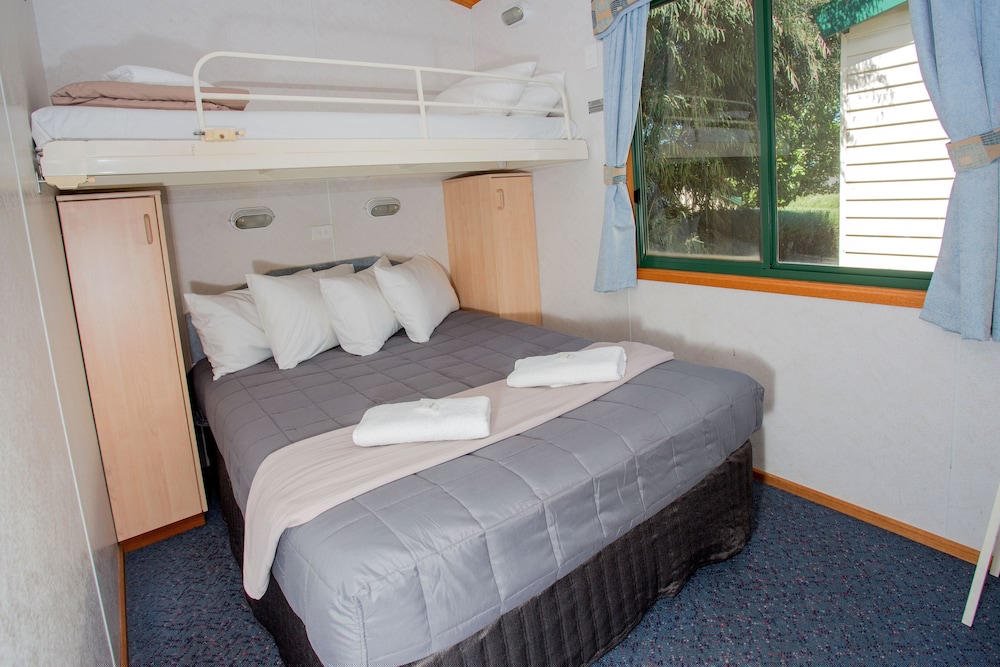 EUREKA STOCKADE HOLIDAY PARK 18/80