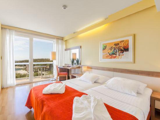 Suite, Sea Side, on the Side