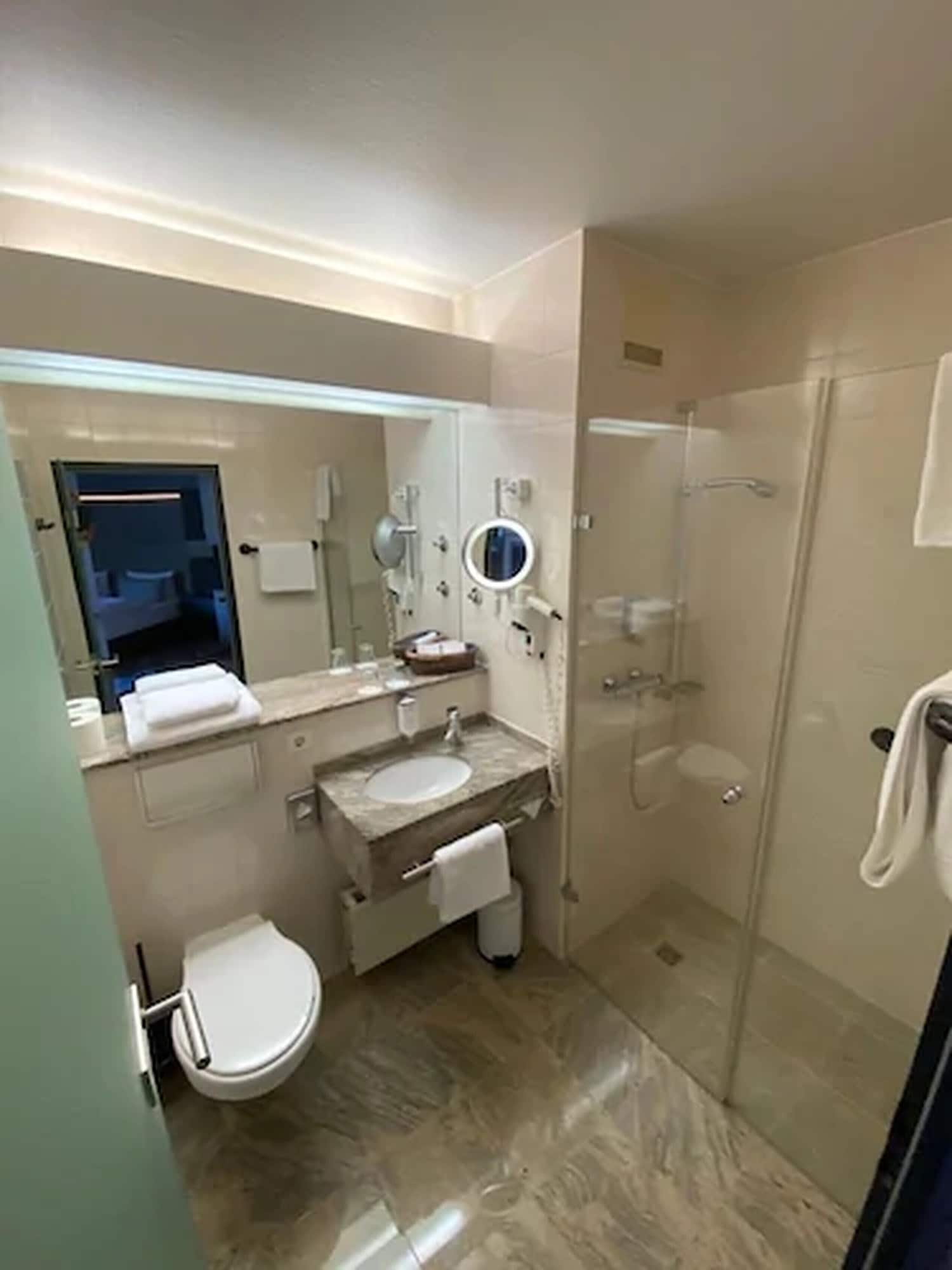 غرفة كومفورت بسرير كوين، Kranz Parkhotel 8/8