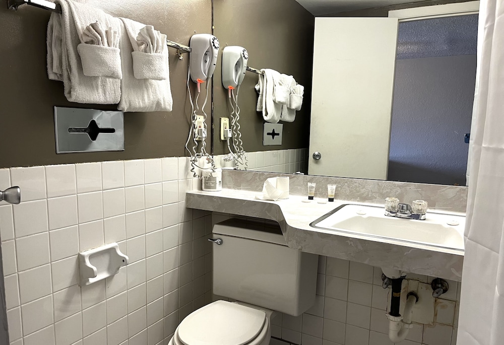 Days Inn by Wyndham Toledo 35/37