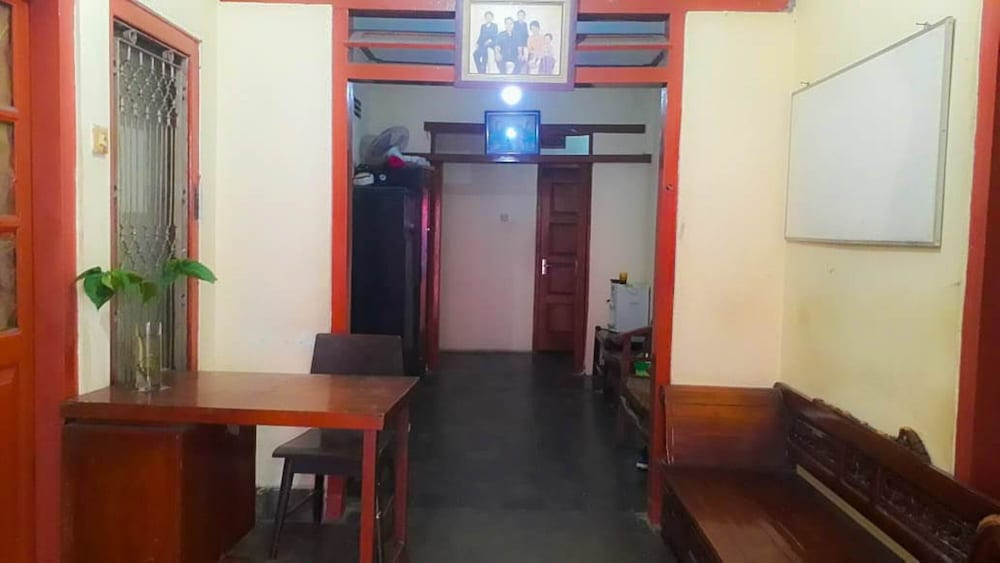 Losmen 2000 tiga malioboro 14/19
