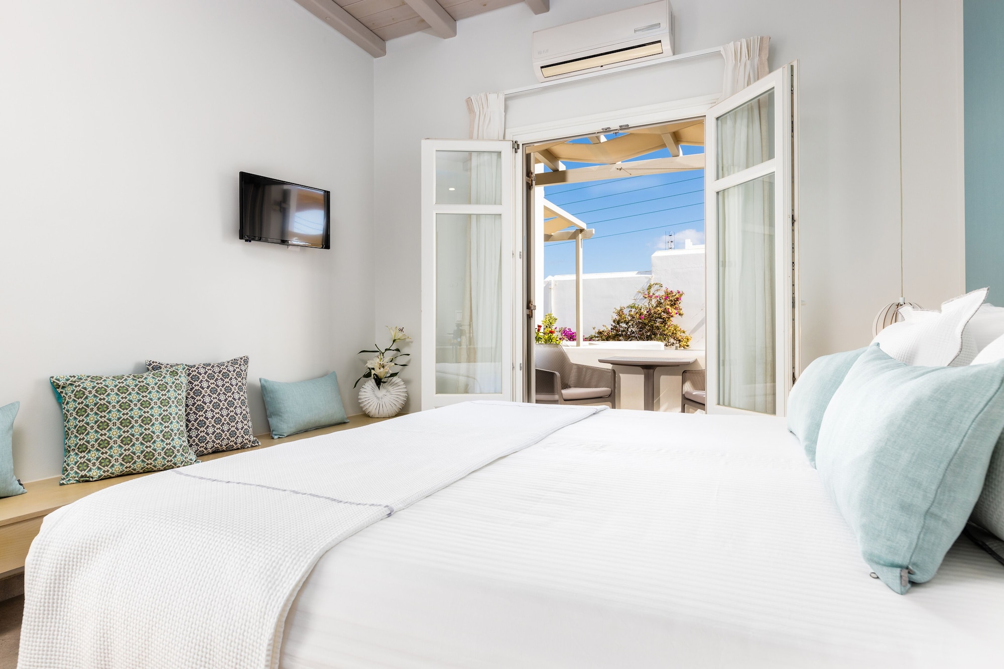 Deluxe, Partial Sea View