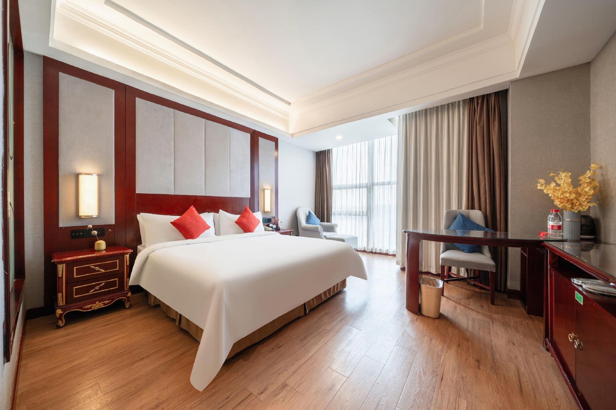 Vienna International Hotel (Shanghai Hongqiao National Exhibition and Convention Center Caobao Road) 35/47