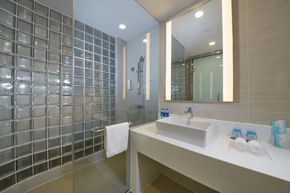 HOLIDAY INN EXPRESS LUOYANG YICHUAN 16/56