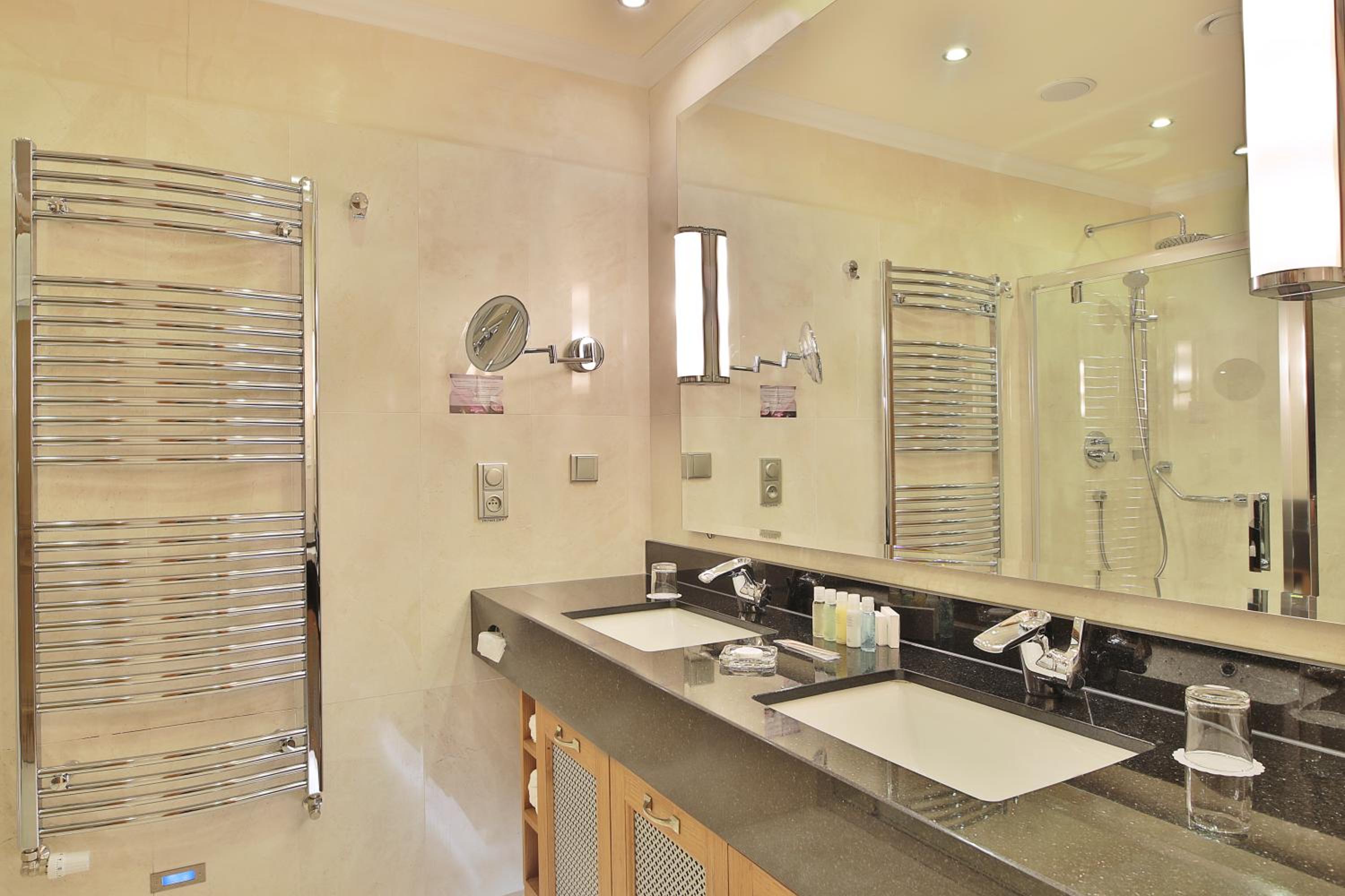 غرفة رومانسية سوبيريور بسرير مزدوج، Retro Riverside Wellness Resort 3/3
