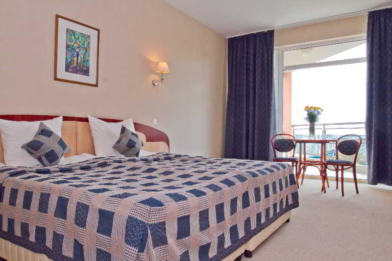 Lilia Hotel 10/40
