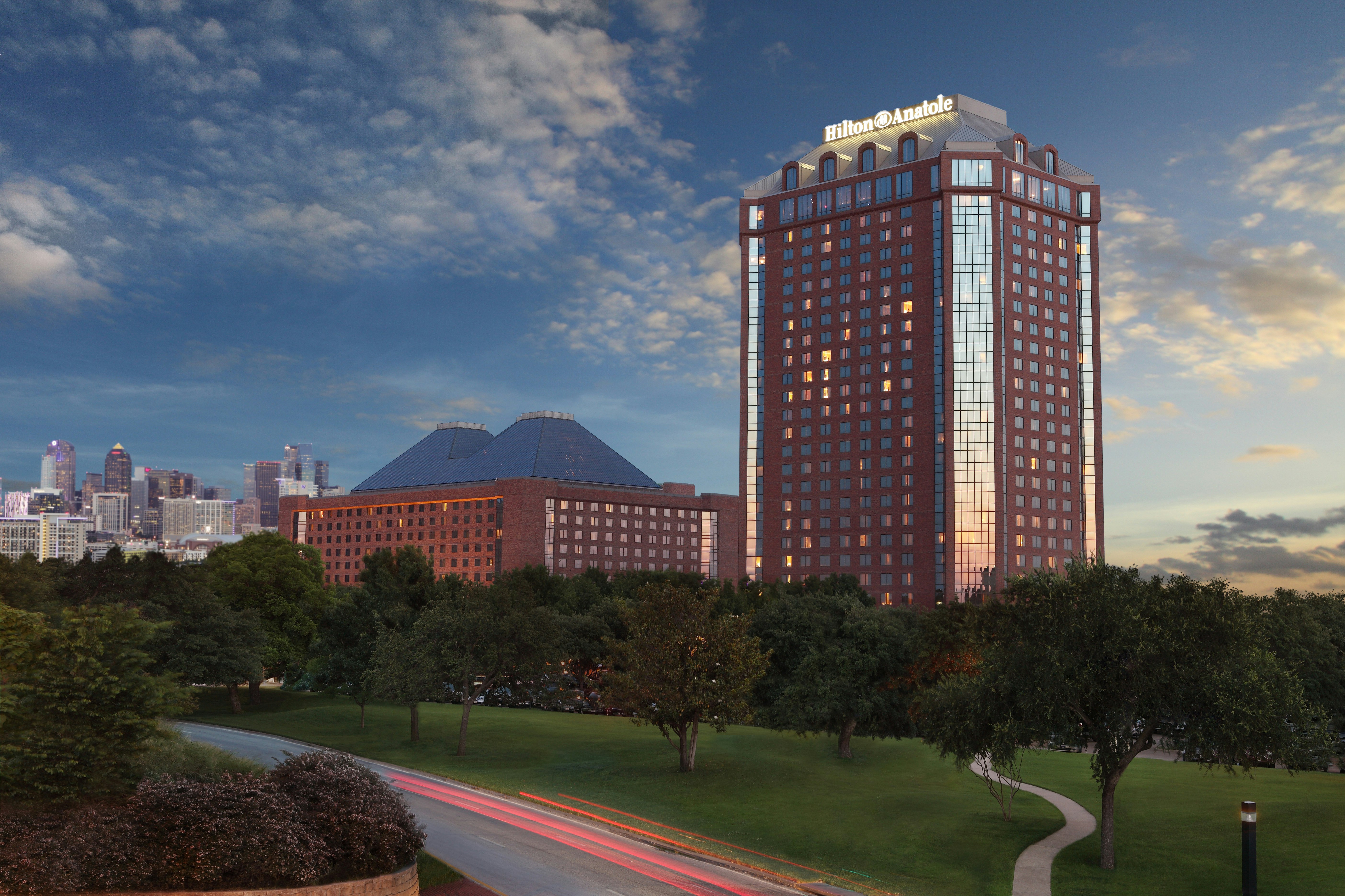 Hilton Anatole 4/90