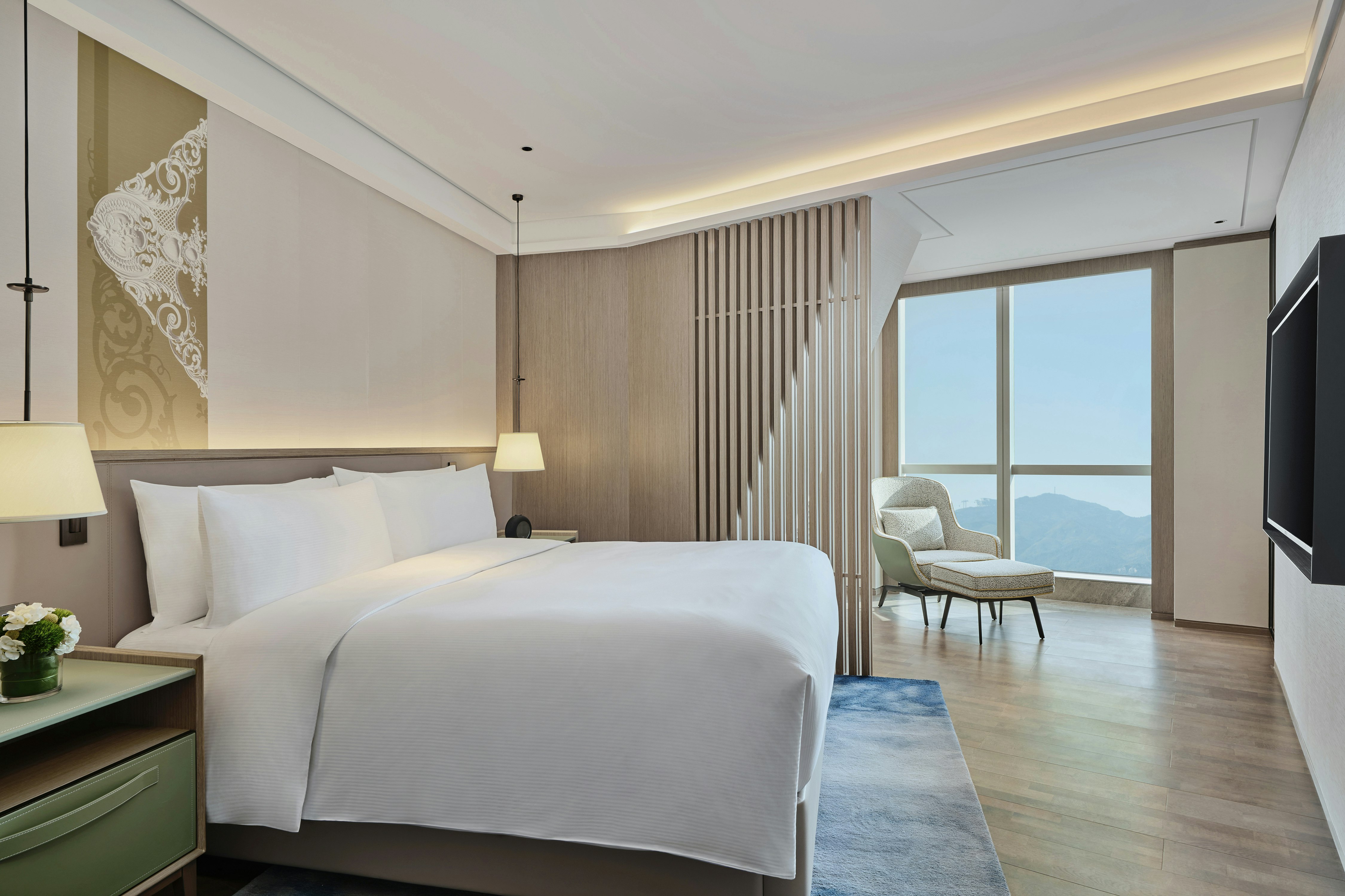 DELUXE, SUITE, KING BED