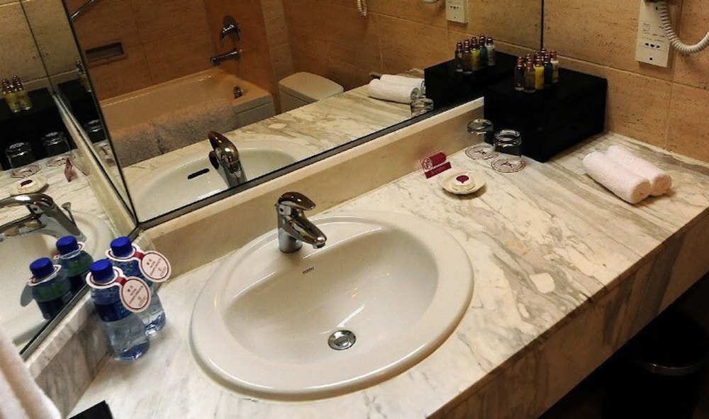 BEIJING INTERNATIONAL HOTEL 35/38