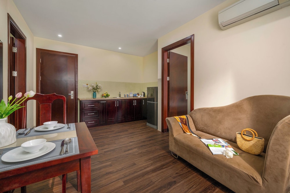 Sea Front Hotel 52/70