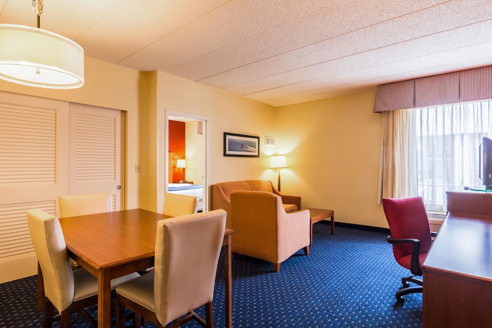 Fairfield by Marriott Inn & Suites Clinton 23/43