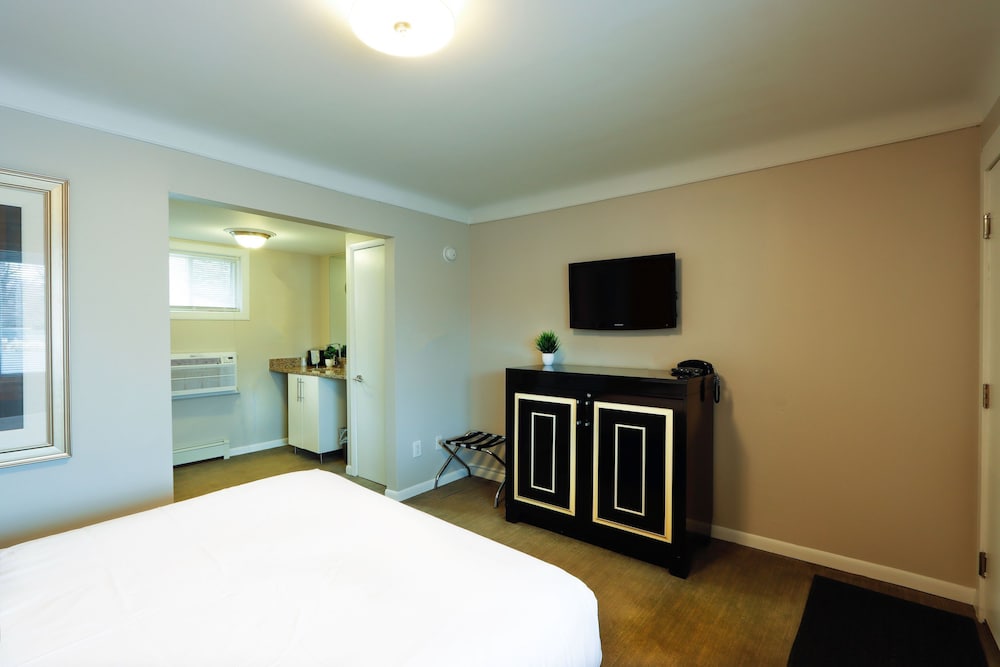HOTEL ROYAL OAK 12/44