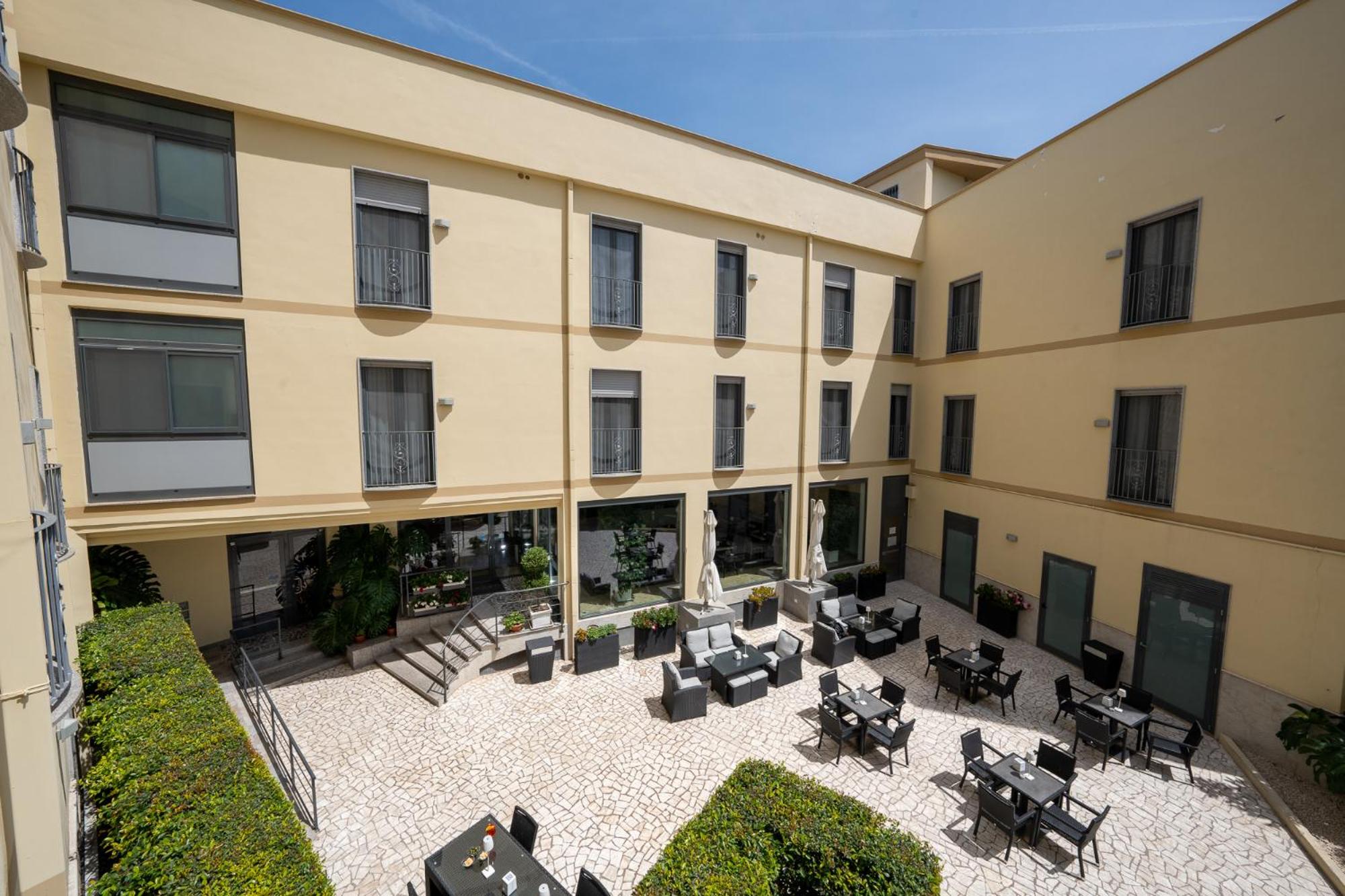 Hotel Auditorium 46/50