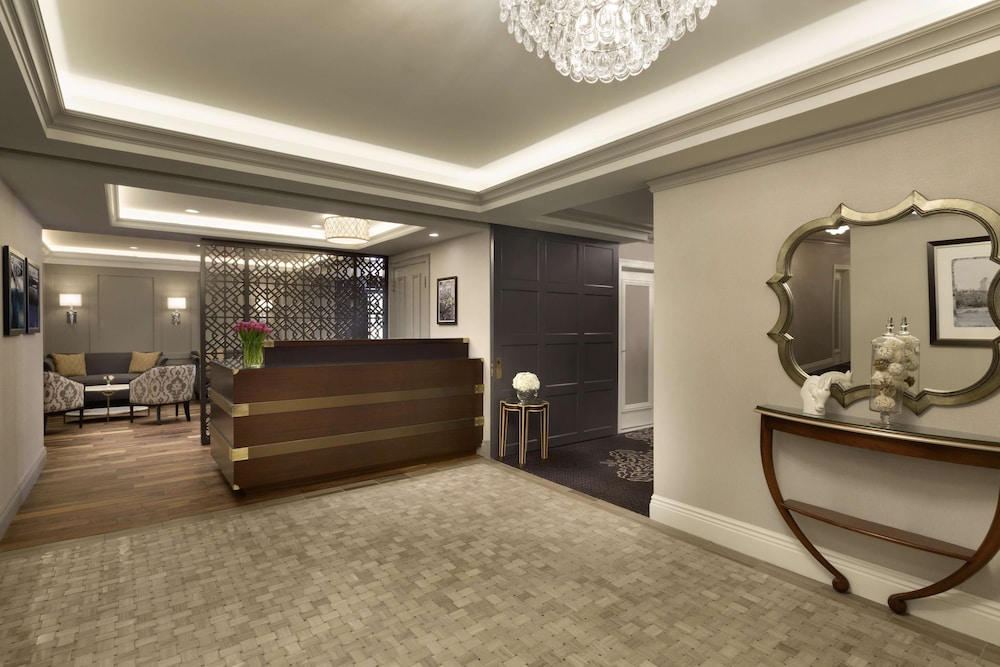 Fairmont Hotel Macdonald 10/62