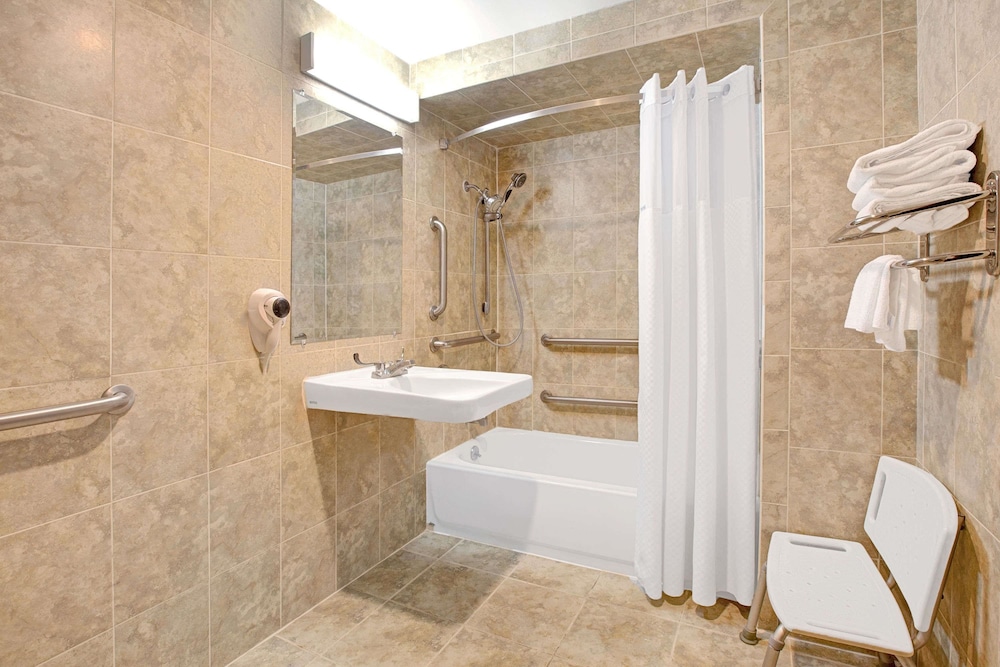 Days Inn By Wyndham Parsippany 7/23