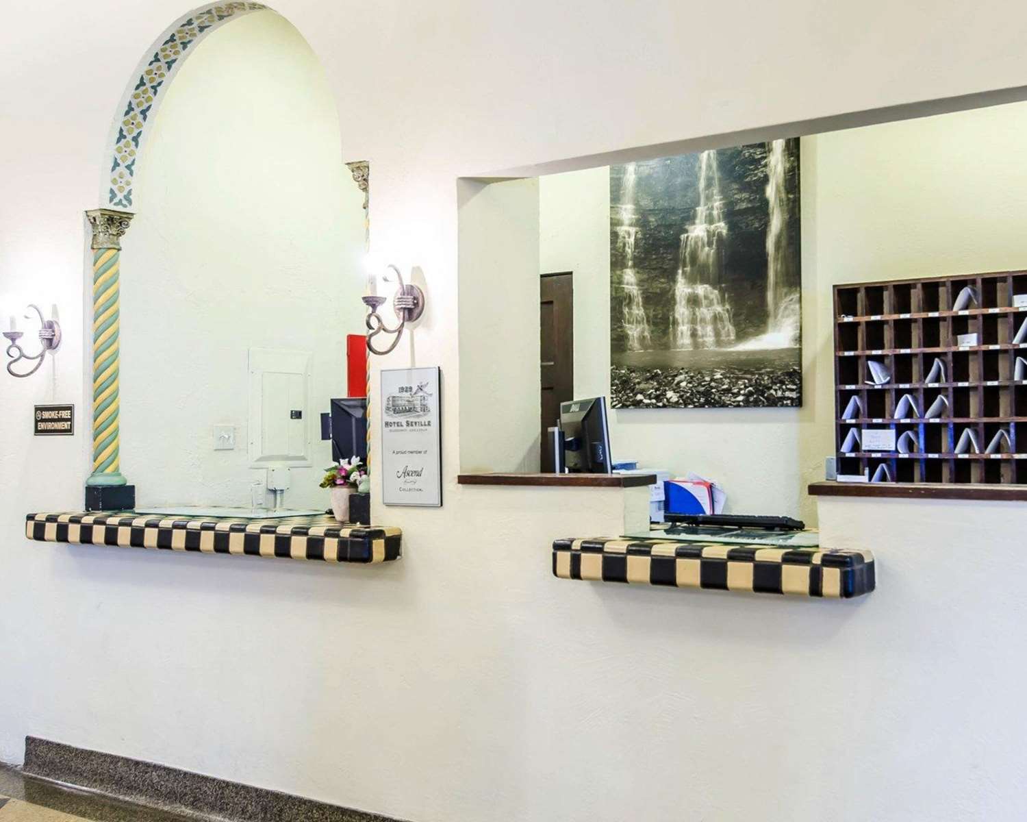 Hotel Seville 5/49
