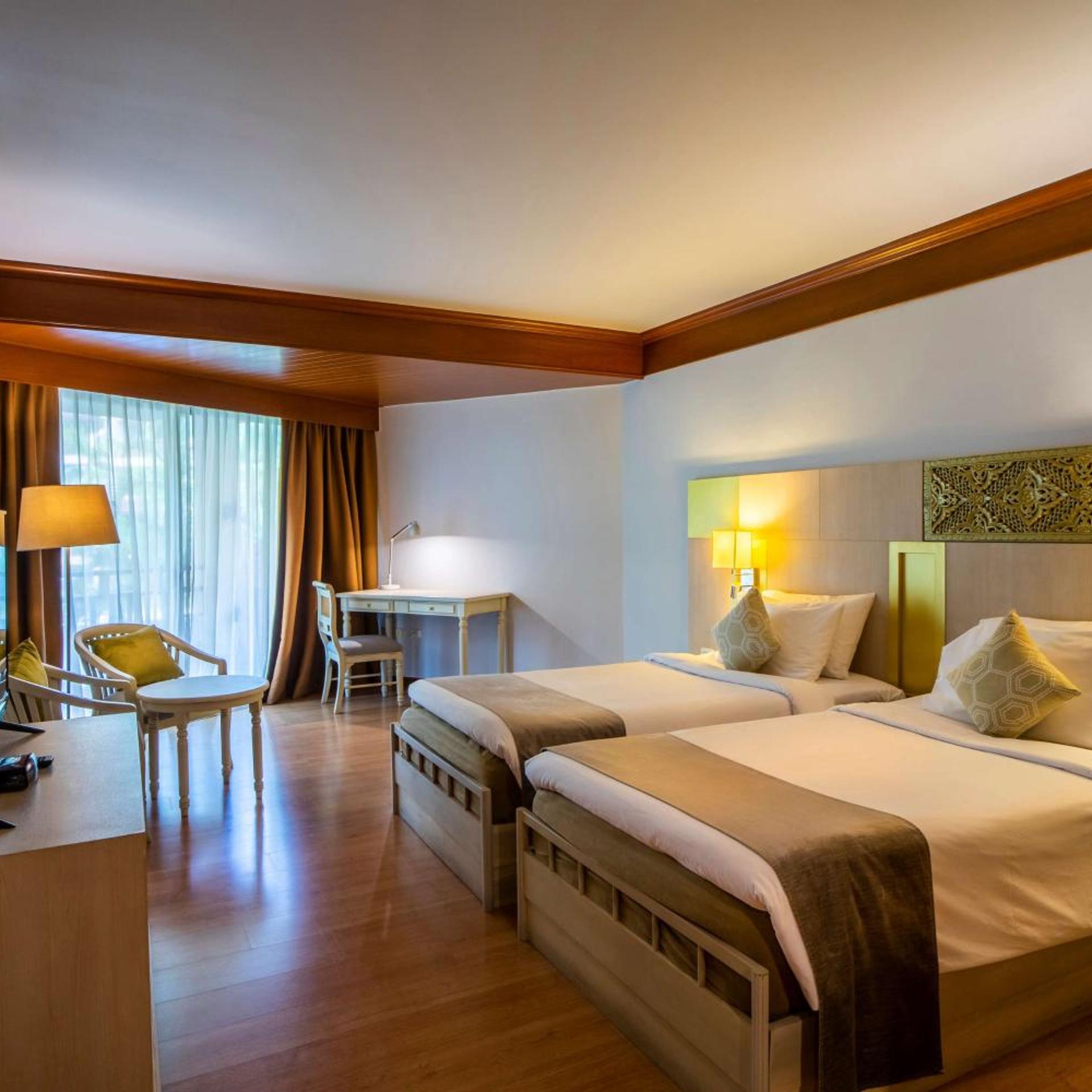 Room, Twin Beds, Pool View