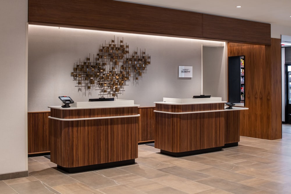 Courtyard by Marriott Olympia 2/32
