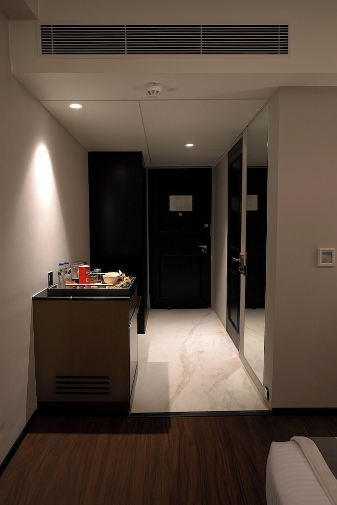 Aauris Hotel 5/28