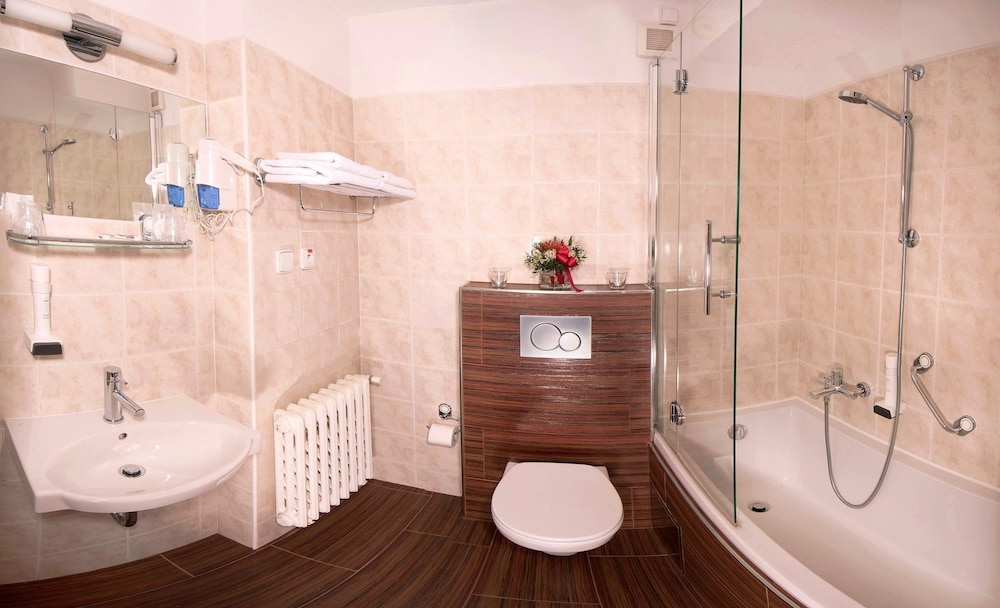 Park Hotel Pruhonice 49/50