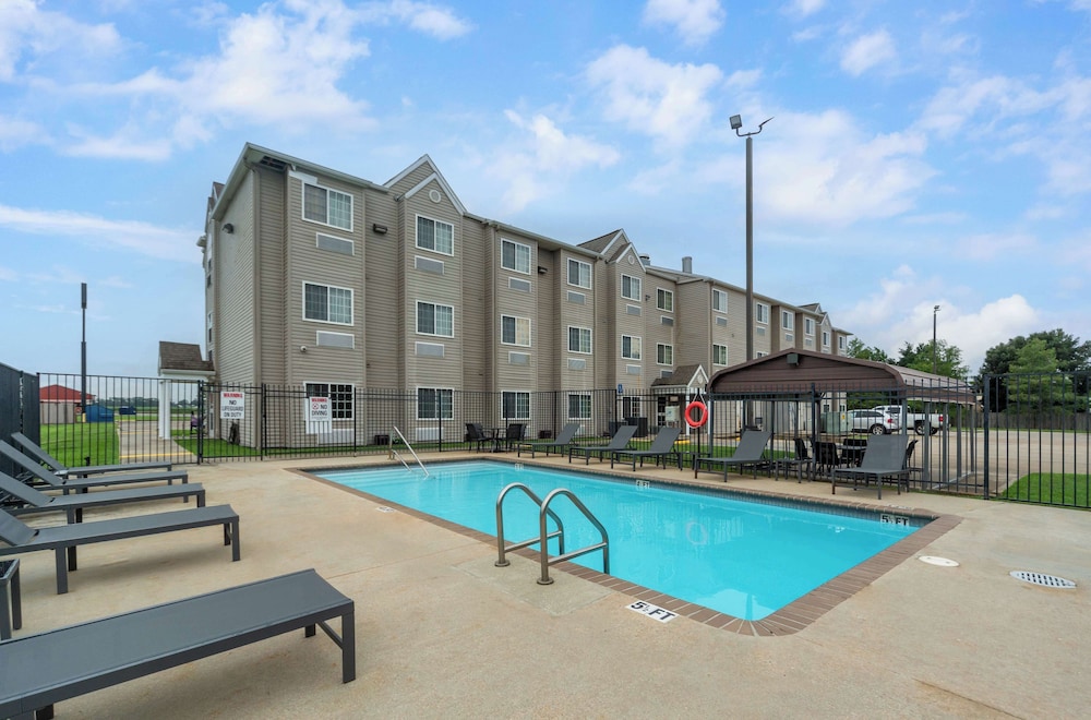 Microtel Inn And Suites Breaux Bridge 9/49