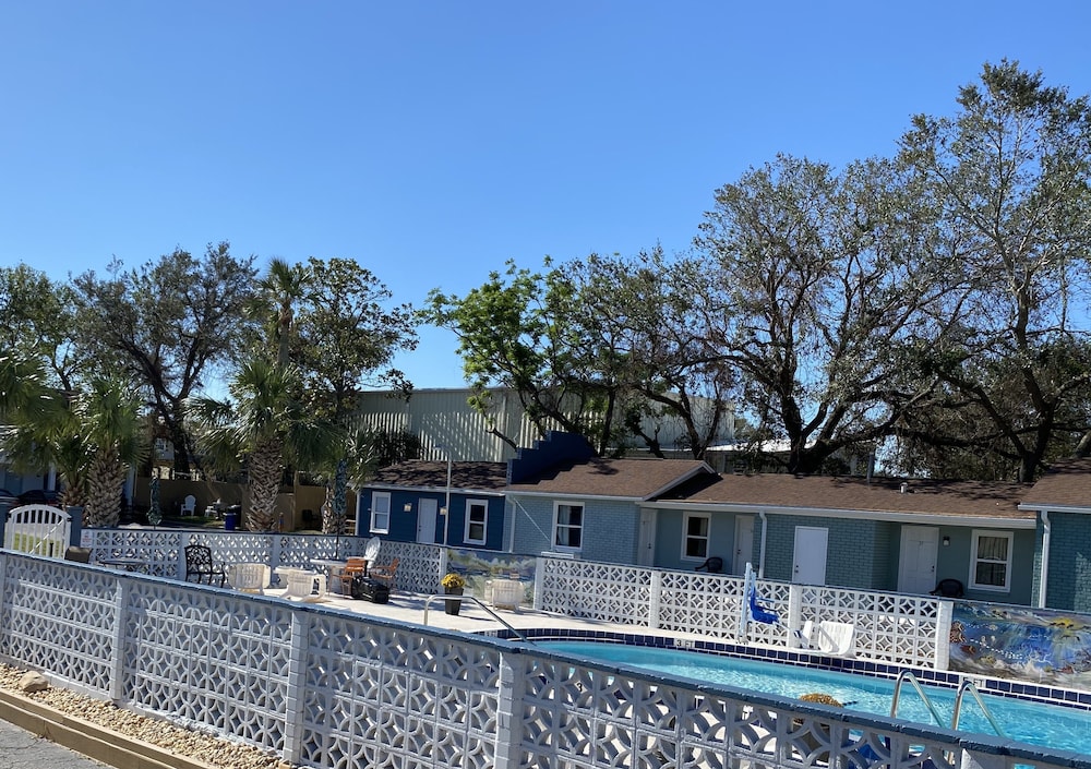 Gulf Coast Inn 33/50