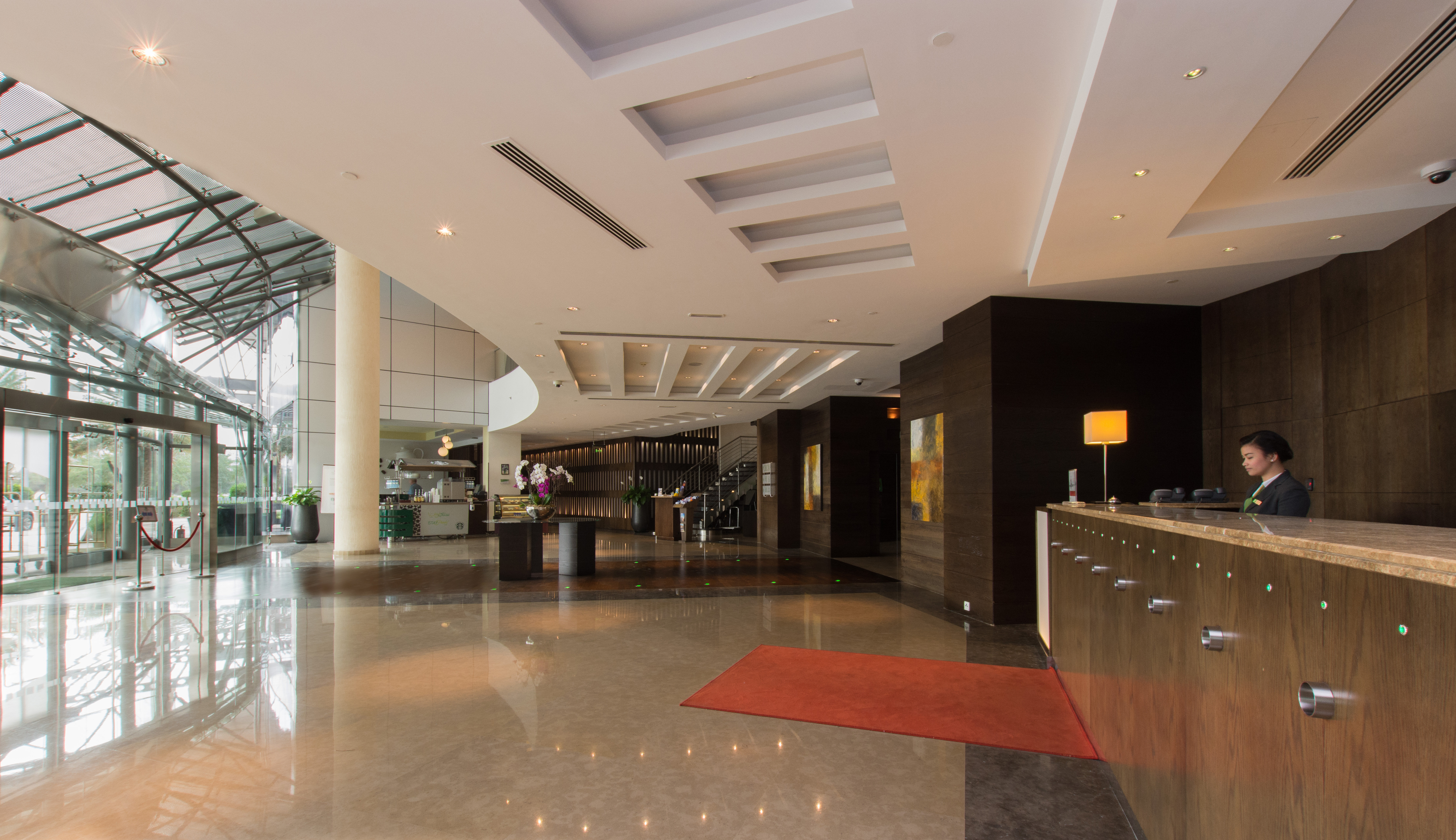 Holiday Inn Abu Dhabi Hotel 12/73